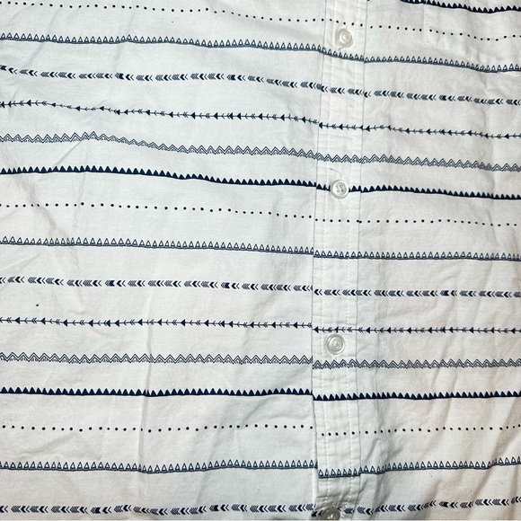 Forever 21 White and Blue Casual Button Down Shirt - Picture 3 of 4